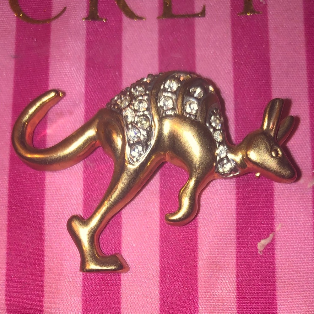 Vintage gold/rhinestone kangaroo brooch.